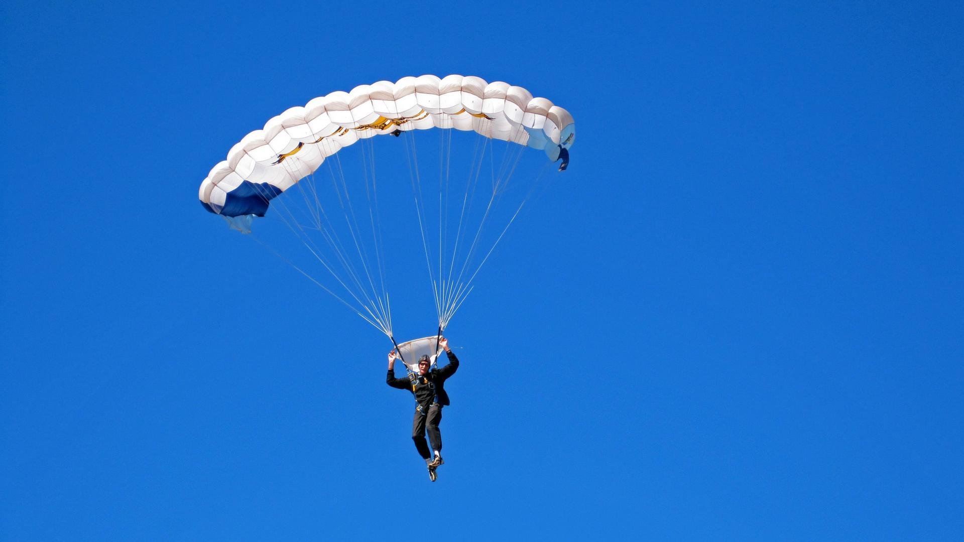 法国锋线三叉戟迷失在小组赛，法国三叉戟足球